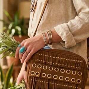 Women’s cross body suede bag fringes brown